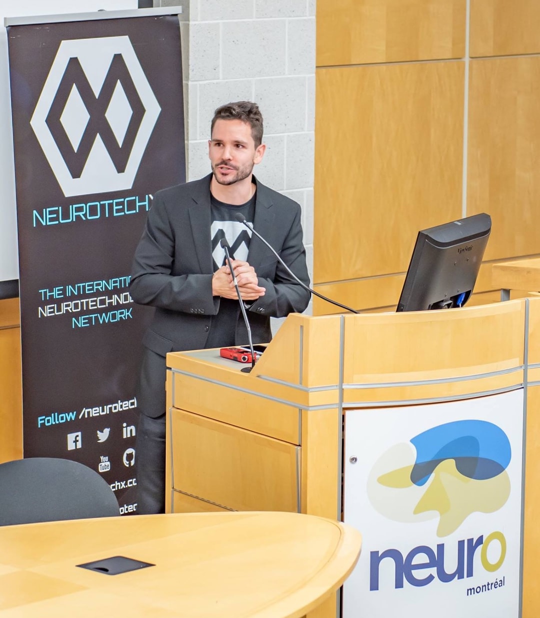 Yannick Roy speaking at a NeuroTechX event